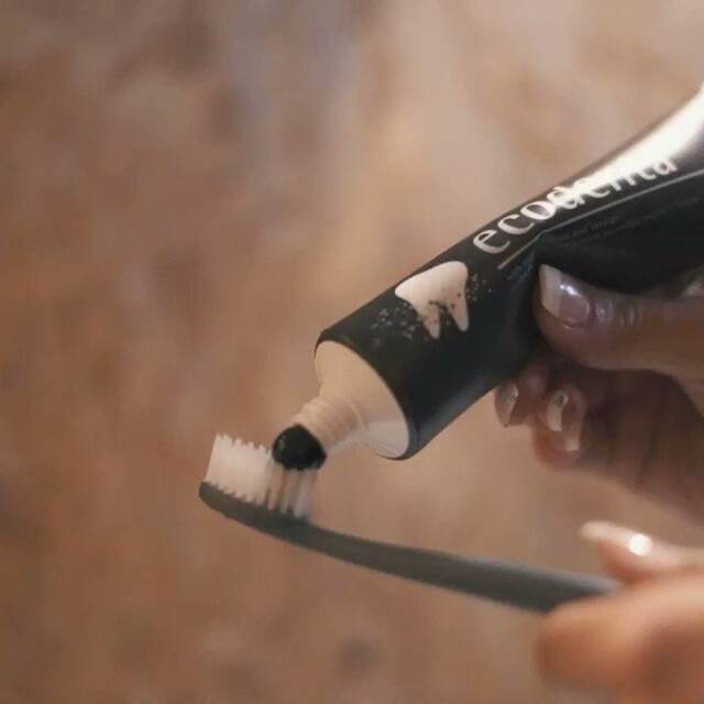 Ecodenta Extra Black Whitening Toothpaste with Black Charcoal & Teavigo 100ml - 4