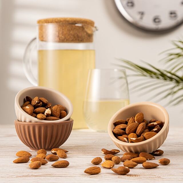 Holland & Barrett Whole Almonds 200g - 4