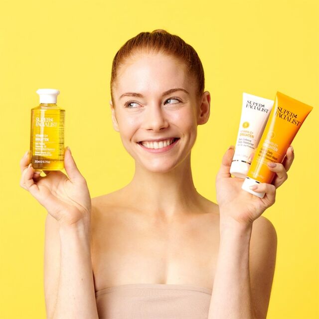 Super Facialist Vitamin C+ Brighten Daily Gentle Micro Polish Wash 125ml - 2